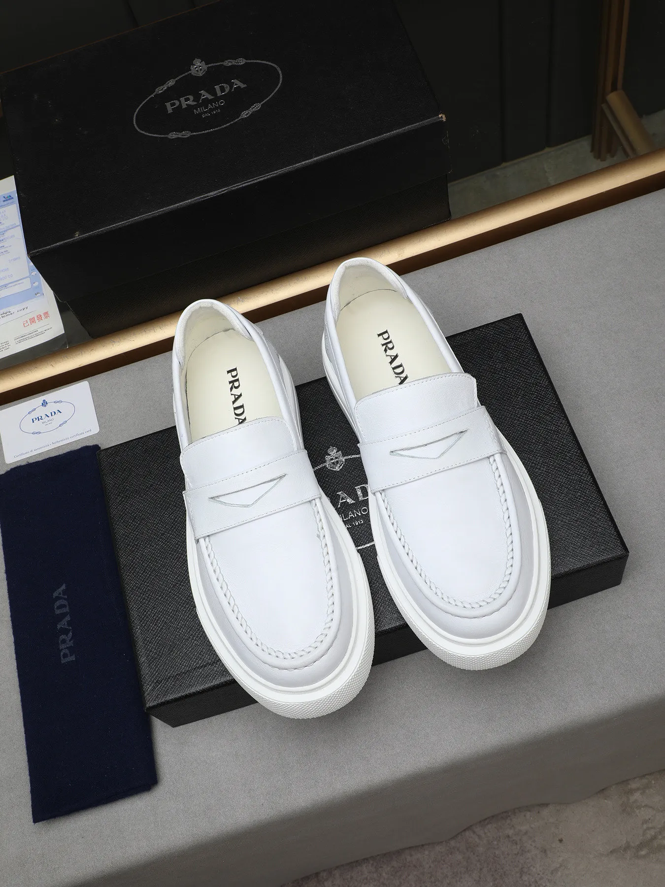 Men's Men's Shoes 💰500 Prada/Prada Men's new casual shoes, this upper is made of imported calfskin + sheep lining! The outsole is made of non-slip foam outsole, which feels good on your feet and is a fashionable and stylish item!  Size: 38-44 (45 customized)